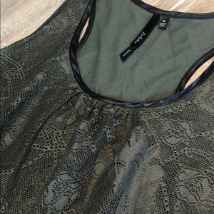 DARK GREEN LACY TOP W BLACK TRIM